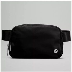 Lululemon Everywhere Belt Bag
